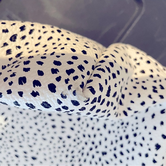 Thirty-One Signture Tote White with Black Spots/Dots - Picture 8 of 9